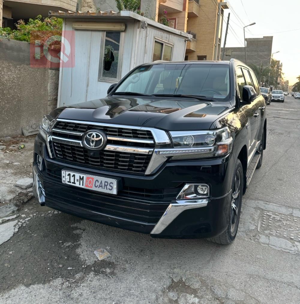 تۆیۆتا لاند کروزەر